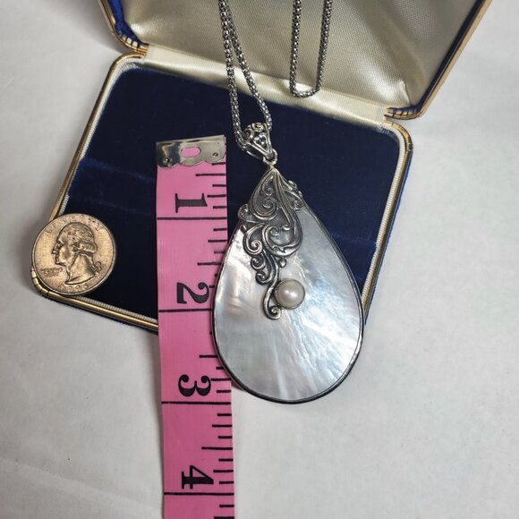 Large Mother of Pearl and Sterling Silver Pendant Necklace - Picture 4 of 16